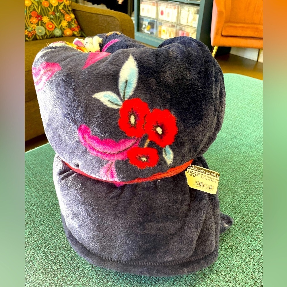 Mayfair in Bloom Pattern - Vera Bradley Throw Blanket